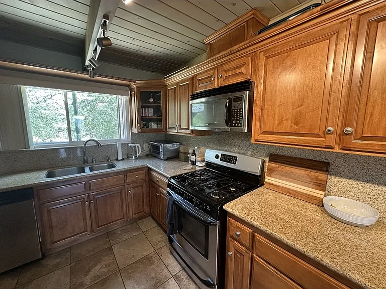945 N Hospital Rd — Photo 22