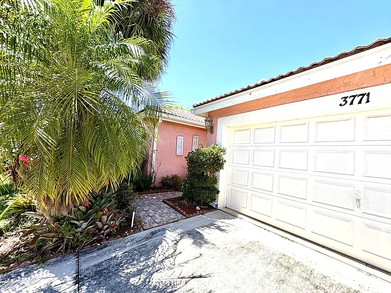3771 Newport Ave — Photo 4