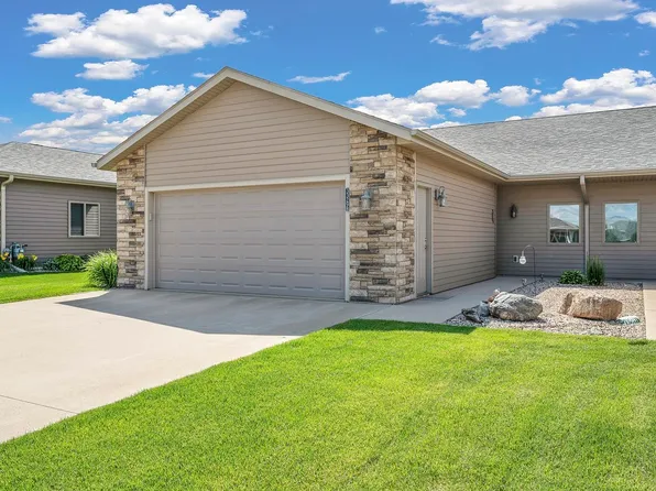 3329 Prairie Meadow Dr #B, Milford, IA 51351