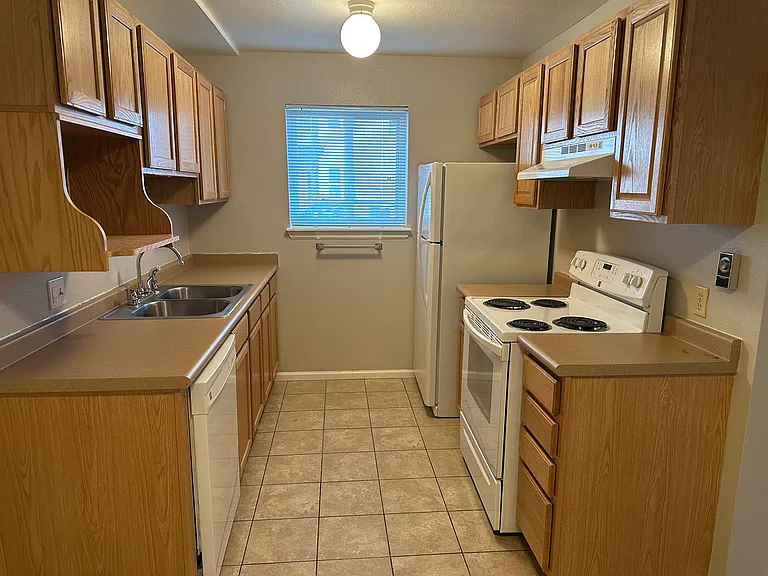 Sycamore Gardens Apartments — Photo 9
