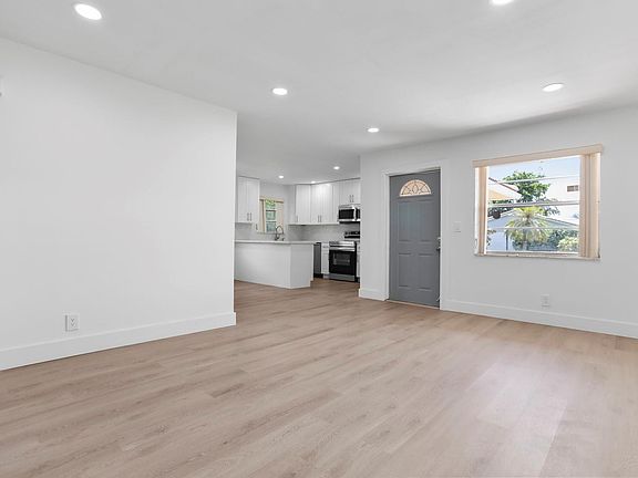 5th image of 8283 NW 39 Street