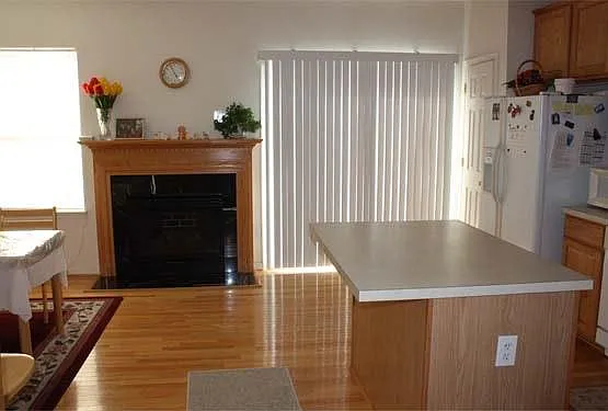 4 bed, 3.5 bath, 1980 sqft, $3,200 — Photo 3