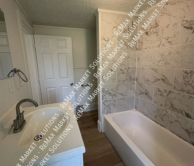 1343 Manchester Rd — Photo 11