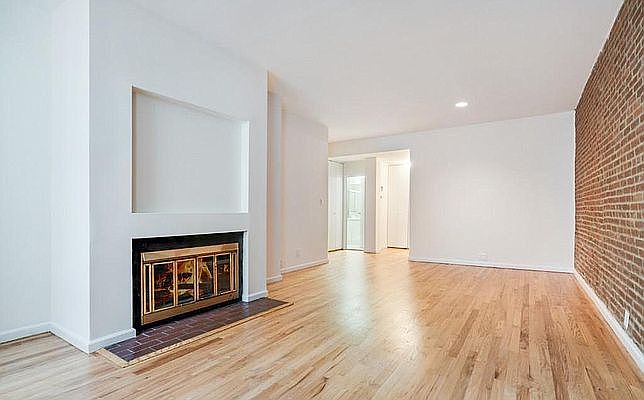 1st image of 15 E 9th St #3
