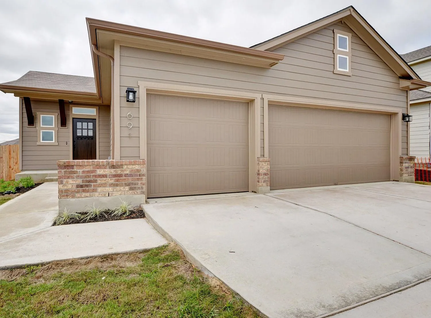 3 bed, 2174 sqft, $2,250 — Photo 2