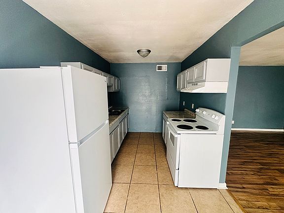 2nd image of 407 W Ave E #1