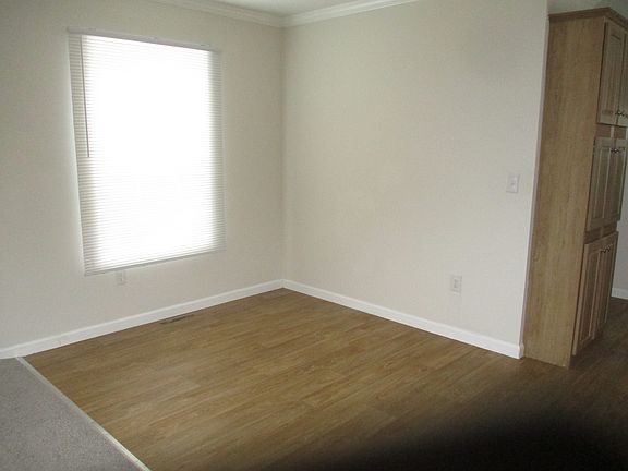 5th image of 2 Willow Dr #111
