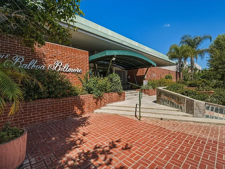 5301 Balboa Blvd #F7 — Photo 35
