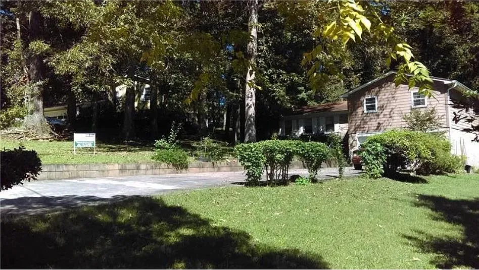 Building Photo - 2587 Bailey Dr
