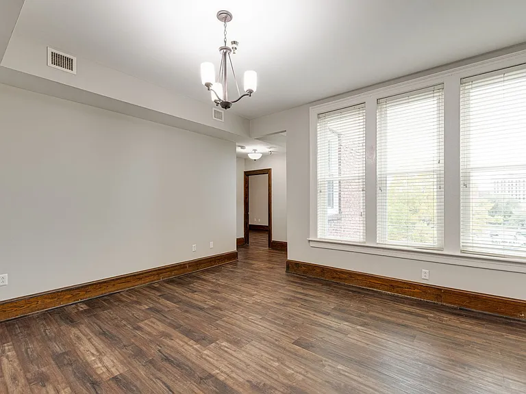 Fountain Plaza - Fitzgerald Apartments — Photo 12