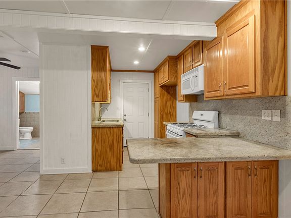 5th image of 221 N Arendell