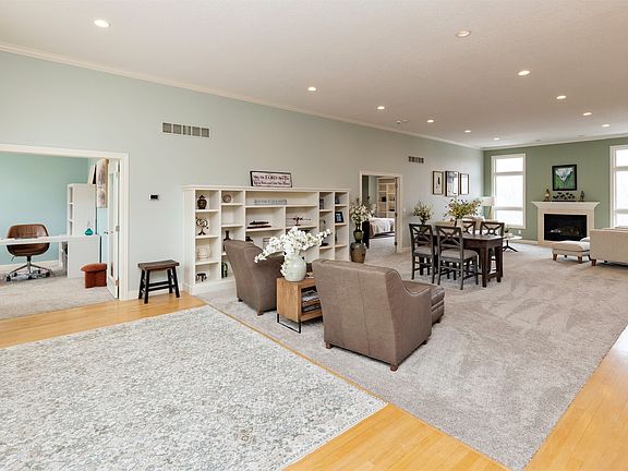 3rd image of 2827 SW 30th St