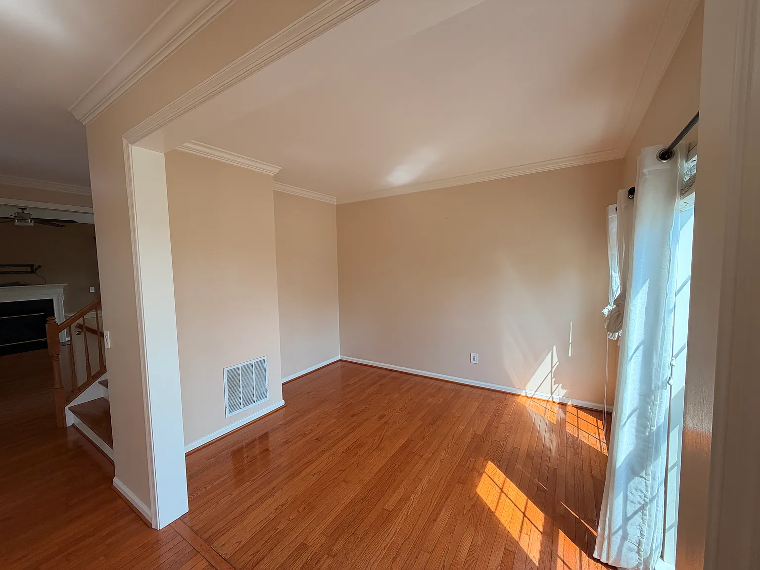 3 bed, 3016 sqft, $3,995 — Photo 3