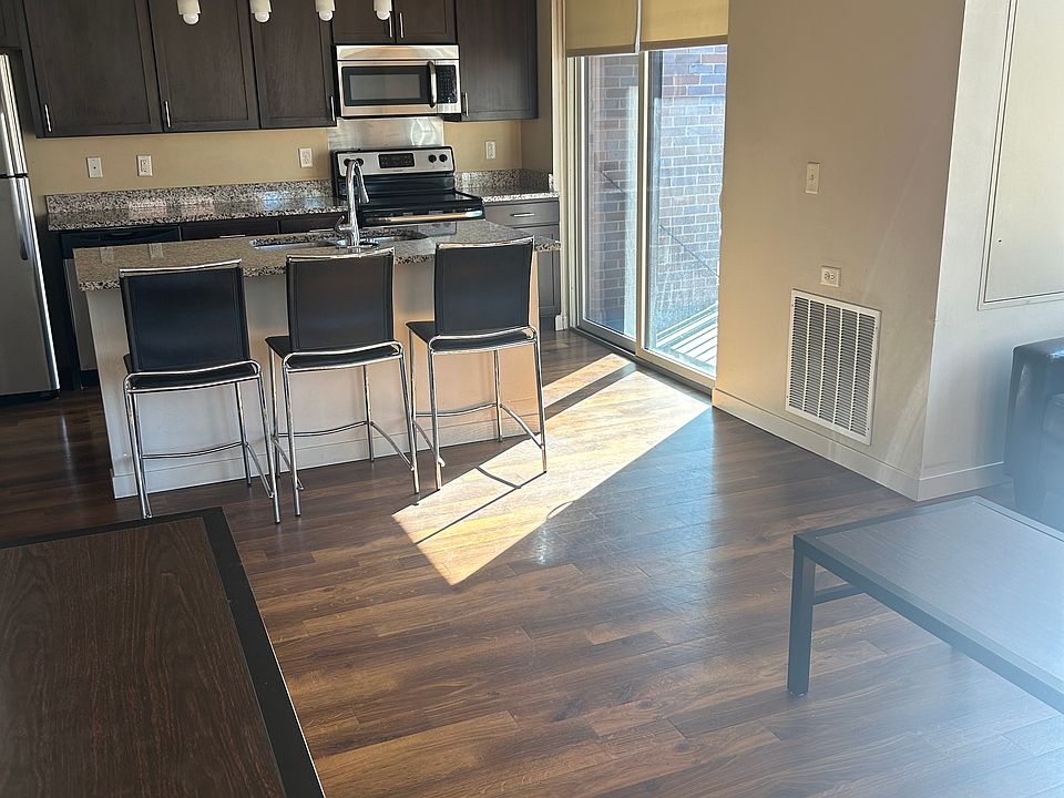 1st image of 401 8th Ave SE #204
