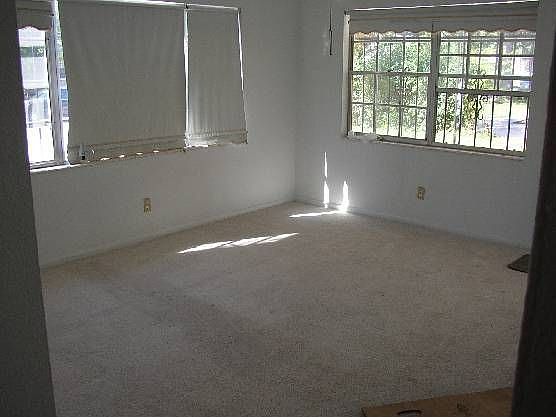 5th image of 3111 W Henry Ave