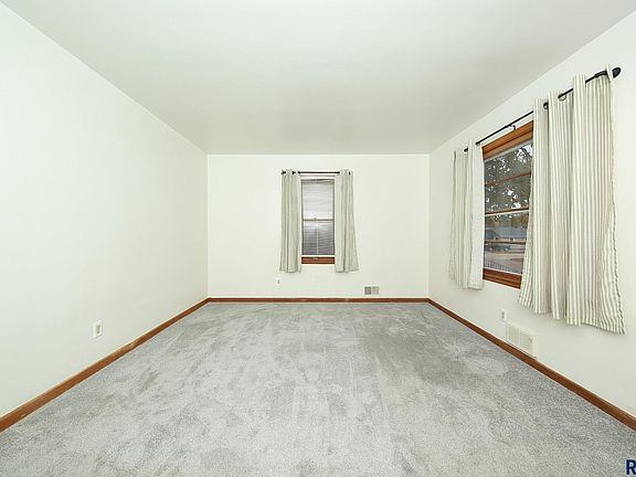 5th image of 705 N Highland Ave