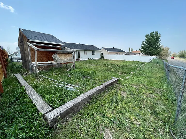 402 N 880 E — Photo 20