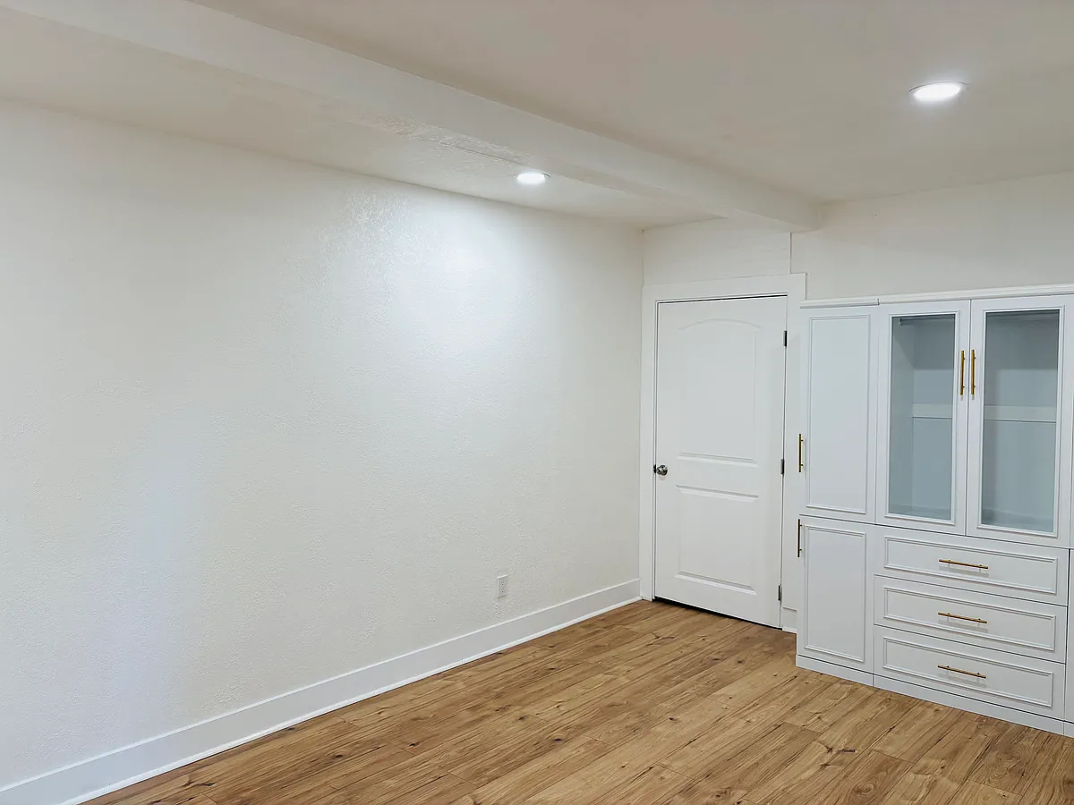 Building Photo - Las Palmas Dr