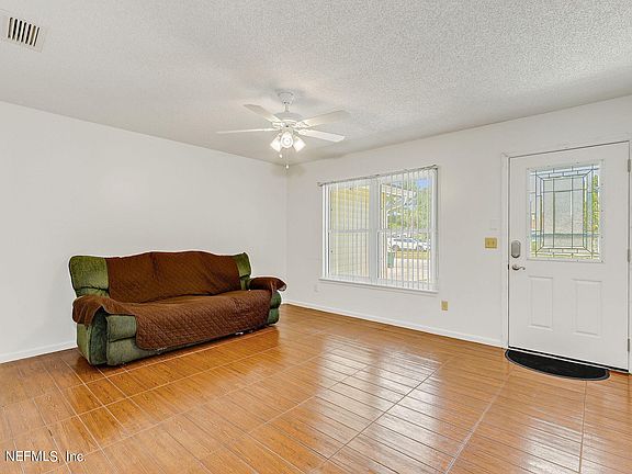 3rd image of 2635 Grampian Dr W