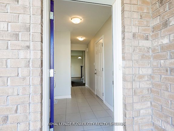 4th image of 146 Winterberry Blvd