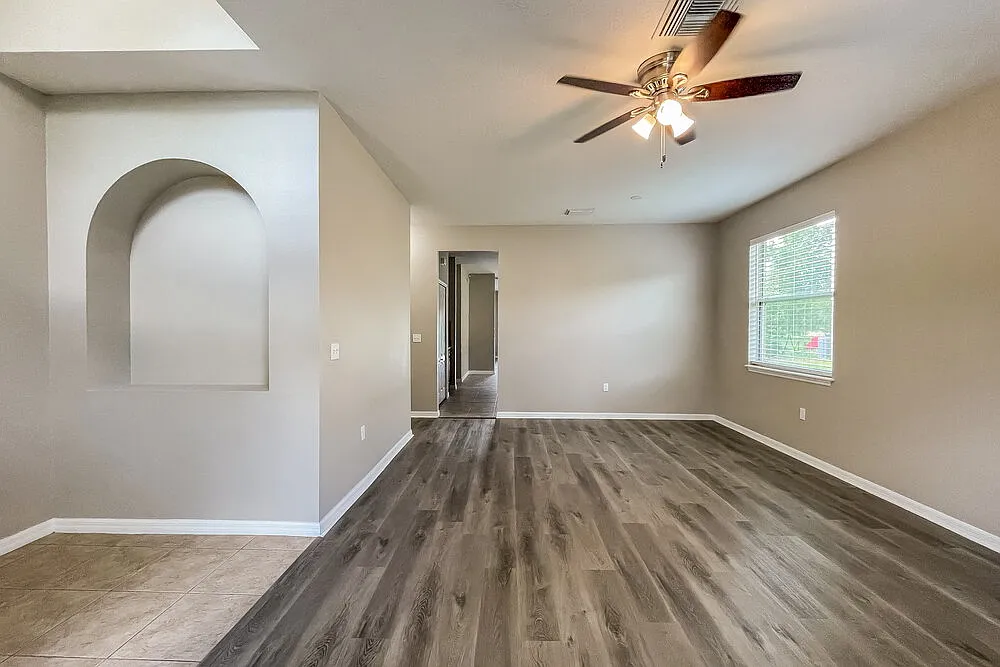 4 bed, 2.0 bath, 1968 sqft, $2,420 — Photo 4