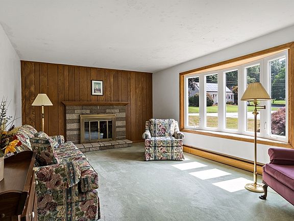 4th image of 30 Rosemarie Dr