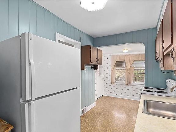 2nd image of 1636 Olivewood Ave