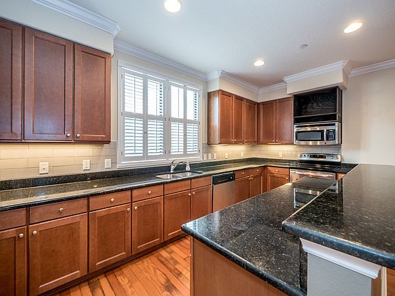 4th image of 564 Copley Ln