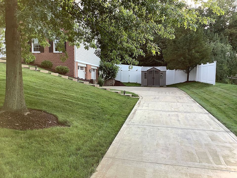 2nd image of 104 Pine Nut Dr