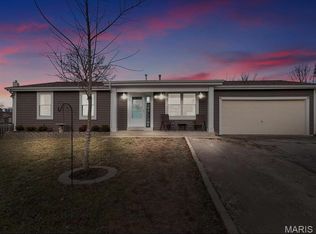 232 Maple Point Dr, Saint Charles, MO