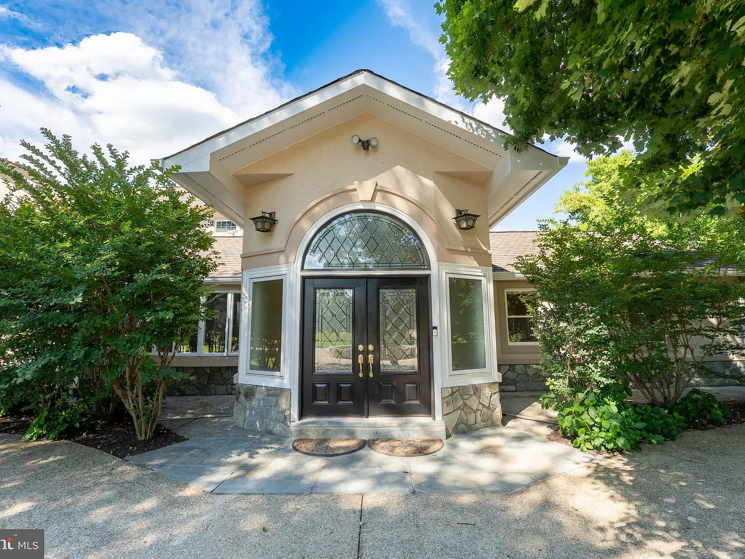 6 bed, 5.5 bath, 7897 sqft, $16,000 — Photo 4