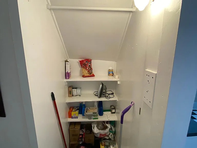 1015 Leontine St — Photo 10