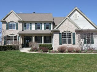 N52W17240 Ridgewood Dr, Menomonee Falls, WI 53051