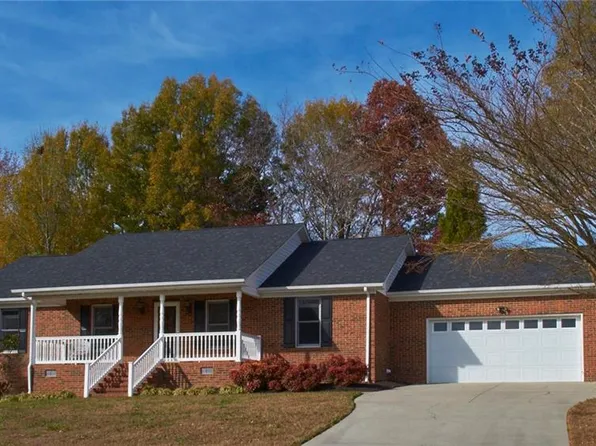 1111 Maple Ridge Dr, Burlington, NC 27217