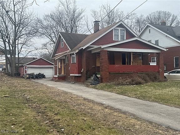 3rd image of 27 W Avondale Ave