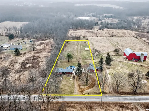 3465 E Bacon Rd, Hillsdale, MI 49242