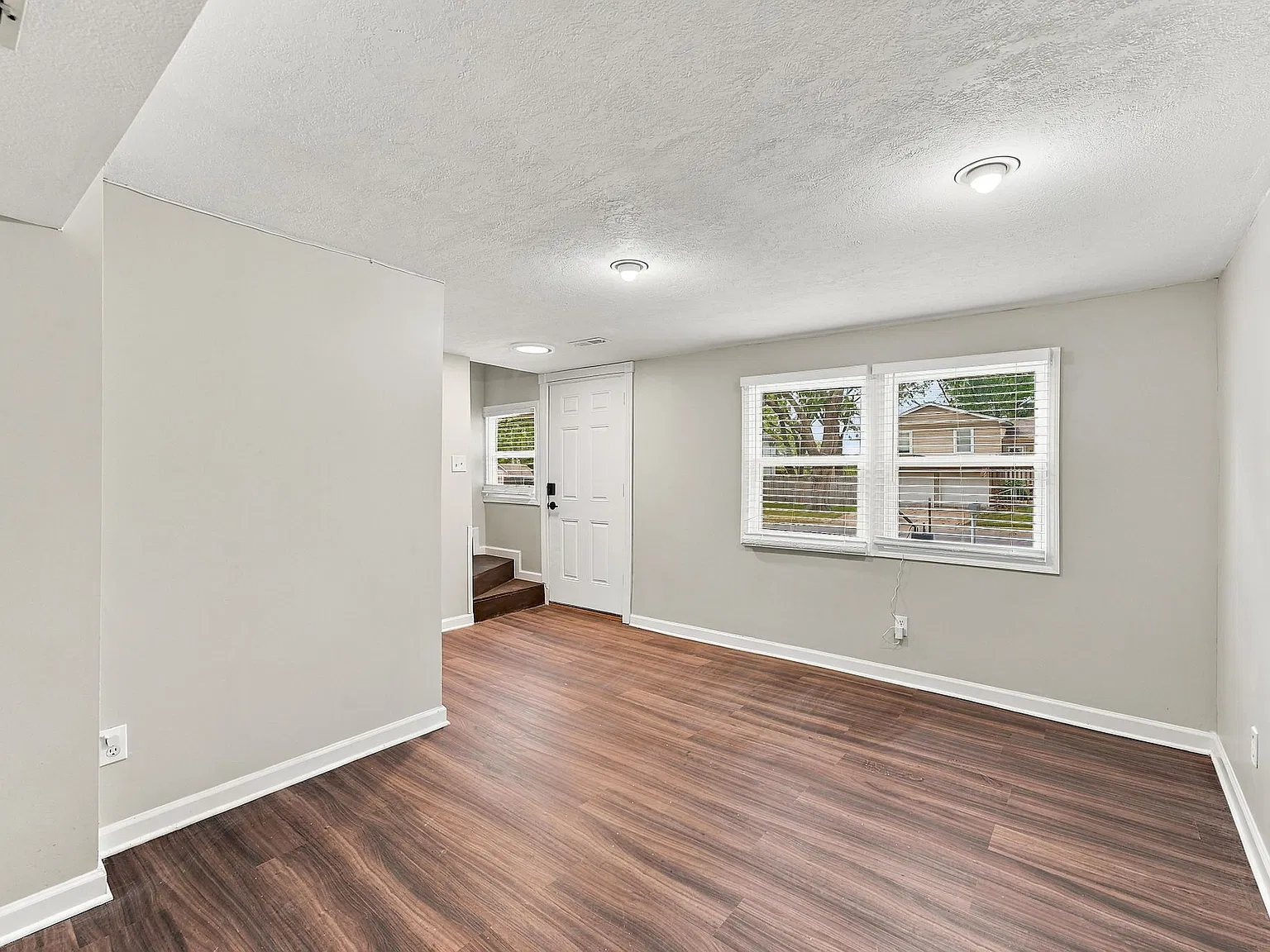 3 bed, 1320 sqft, $1,945 — Photo 4