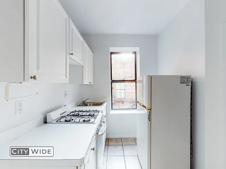 411 E 70th St #5C — Photo 5