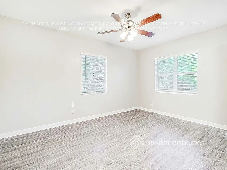 2459 Mercer Cir S — Photo 18