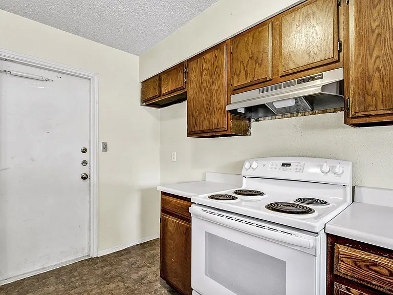 302 Gateway St — Photo 12