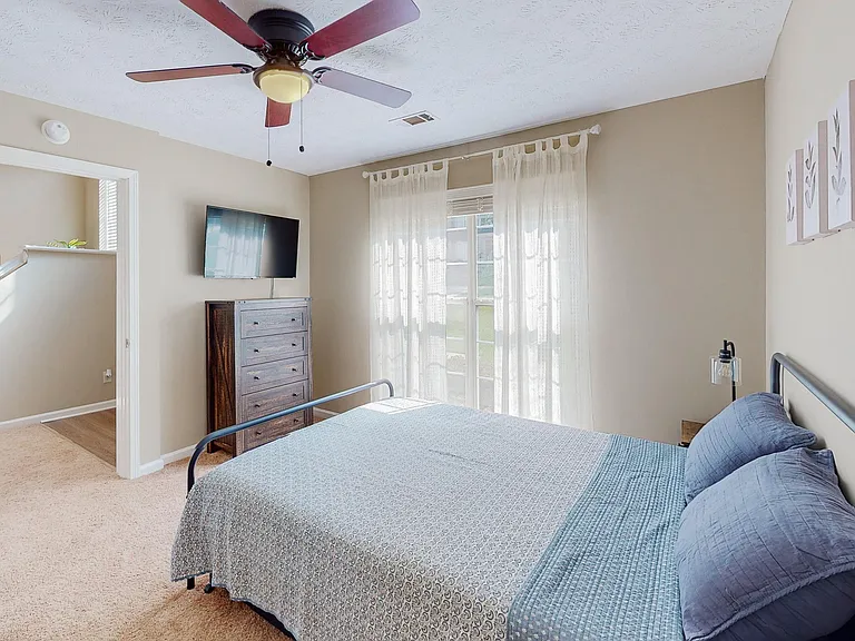 613 Pennybrook Ln — Photo 2