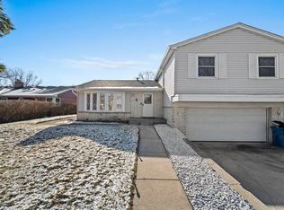 2017 E Seneca Ln, Mount Prospect, IL 60056