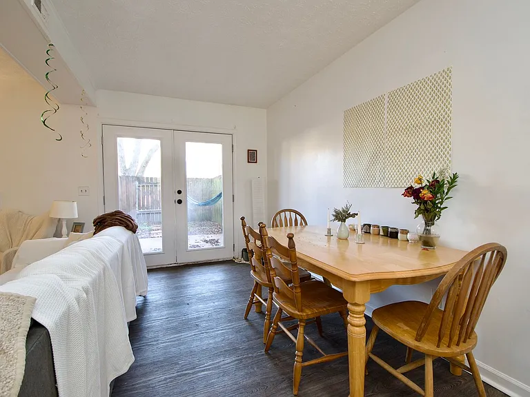 210 N Ross St #A — Photo 5
