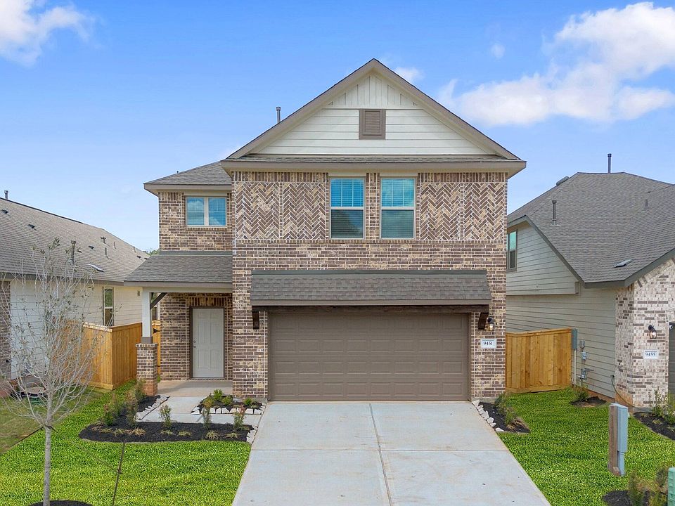 Welcome home to 9455 Hard Rock located in the community of Stonebrooke and zoned to Conroe ISD.