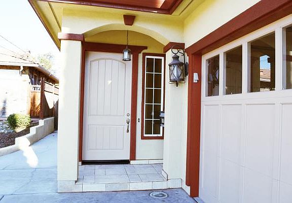 4th image of 190 Delia St