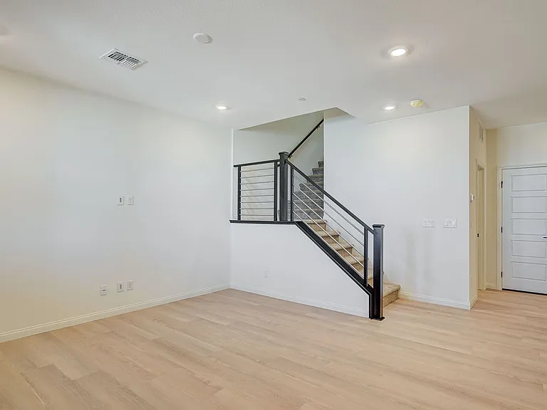 7681 N Jones Blvd — Photo 10