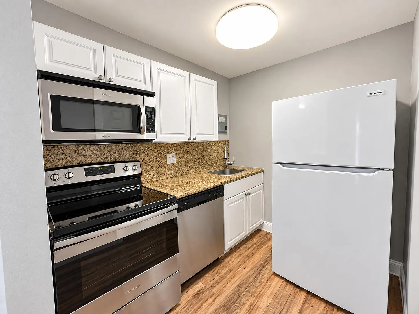 1 bed, 1.0 bath, 260 sqft, $1,300 — Photo 3