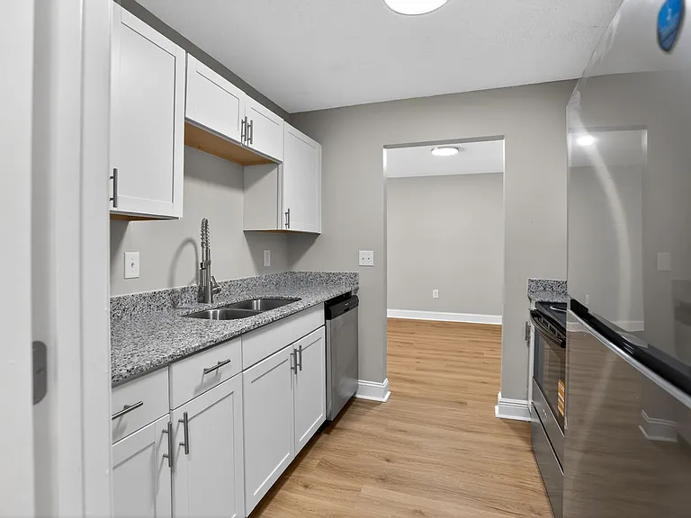 Alex Place Apartments — Photo 31