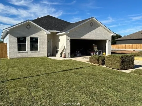 1800 Cornish Ct, Bryan, TX 77801