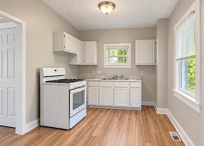 11909 Holdborn Ave — Photo 2